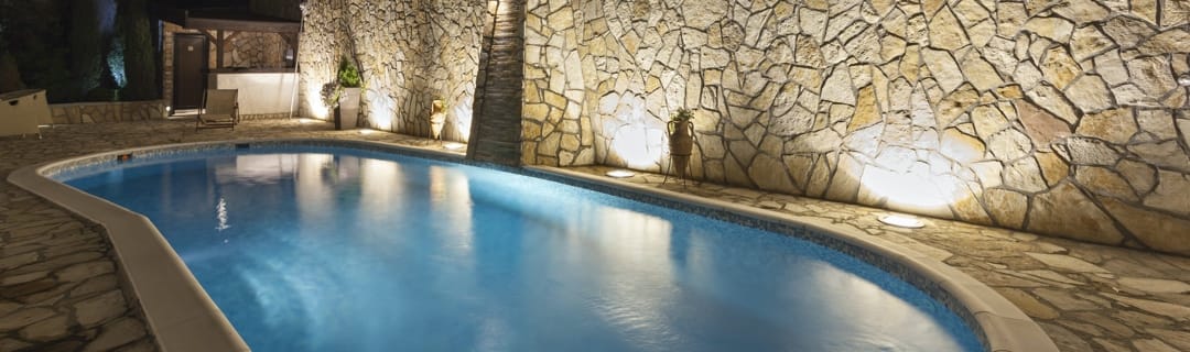 Eclairage extérieur : mettez en valeur votre piscine Eclairage extérieur : mettez en valeur votre piscine